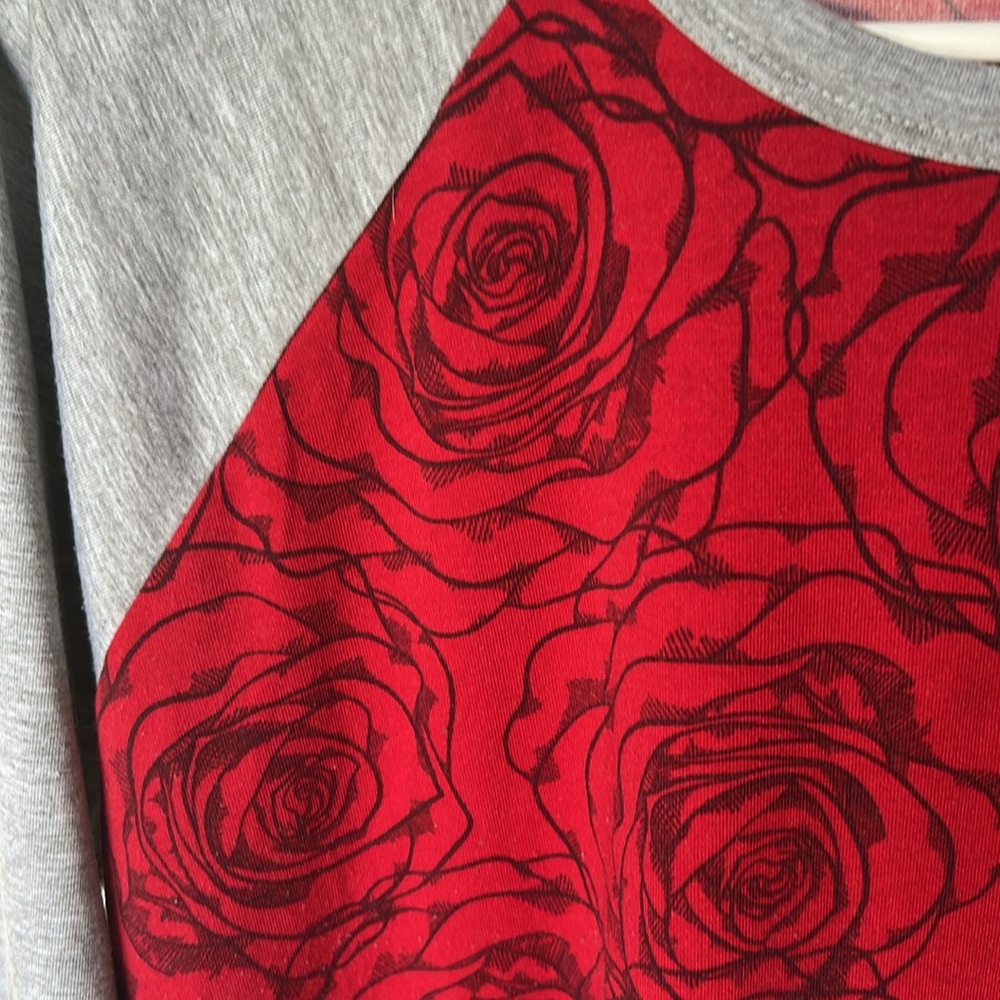 Roses 🌹 Raglan Sleeve Top - Picture 3 of 4
